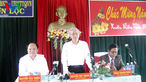 ທ່ານເລຂາທິການໃຫຍ່ ຫງວຽນຟູ໋ຈ້ອງ ໄປຢ້ຽມຢາມ, ອວຍພອນປີໃໝ່ຢູ່ແຂວງບິນດິງ